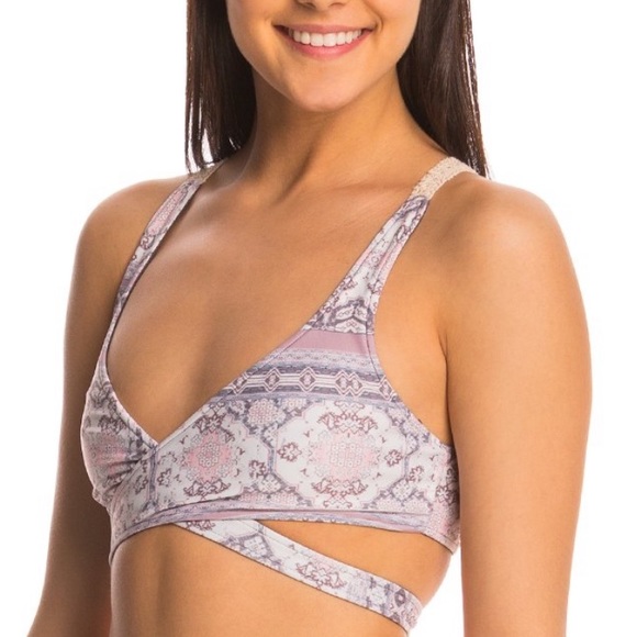L*Space Swimwear Rimini Joey Reversible Bikini Top - Picture 4 of 9